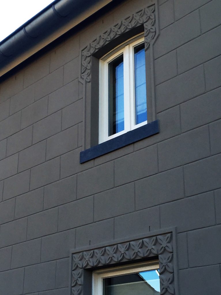 stucwerk-buiten-blokmotief-grijs-3